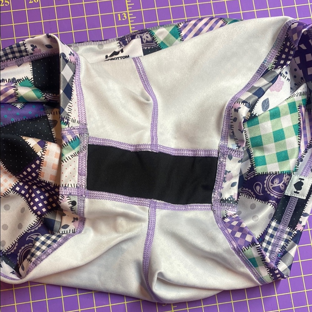 Wodbottom Large EUC Patchwork Women's Shorts - Picture 3 of 3